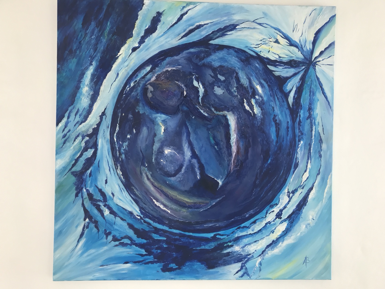 Mémoires d’eau, peinture de Béa représentant des silhouettes enveloppées par une vague bleue